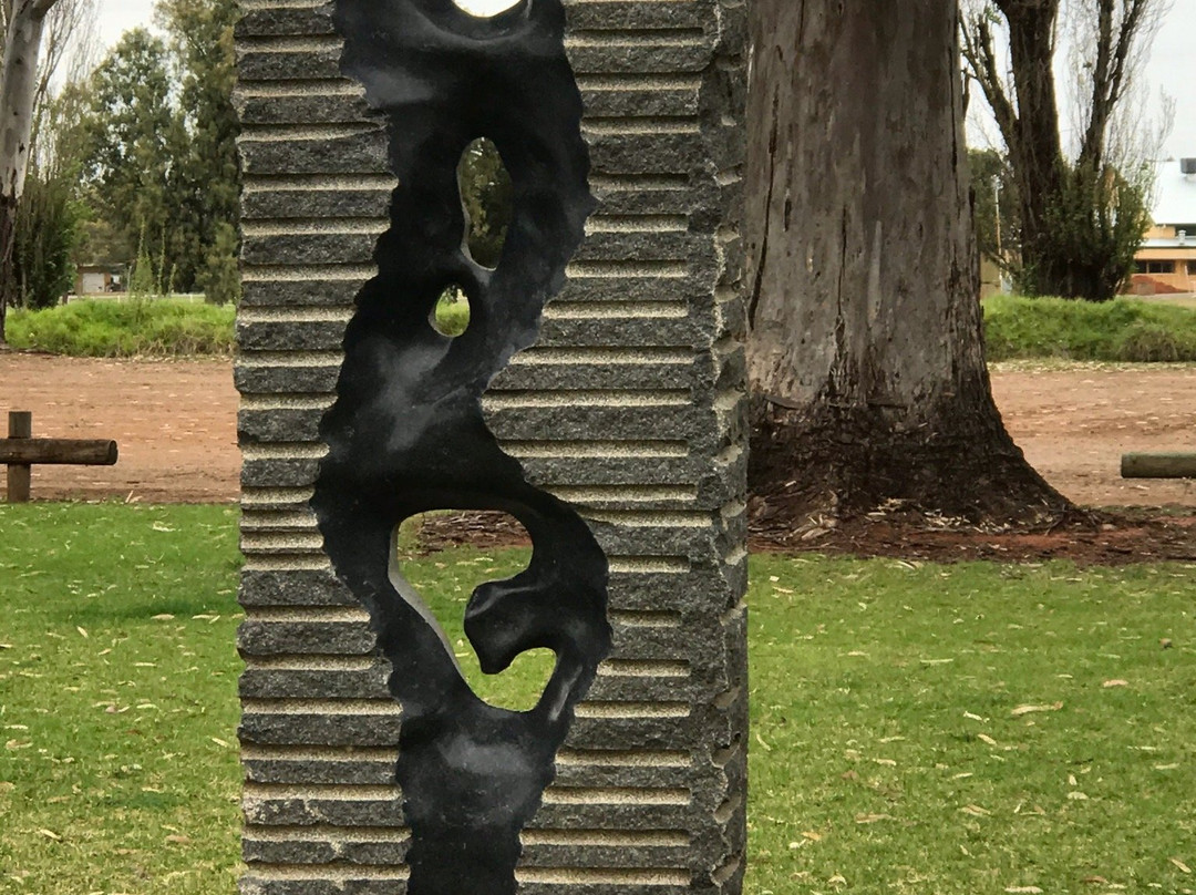 Centenary Sculptures at IOOF Park景点图片