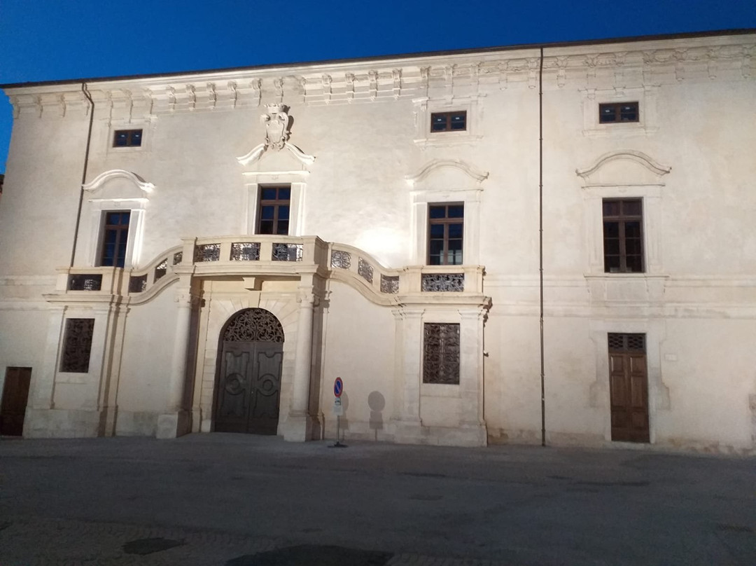 Palazzo Ardinghelli-拉奎拉必去景点
