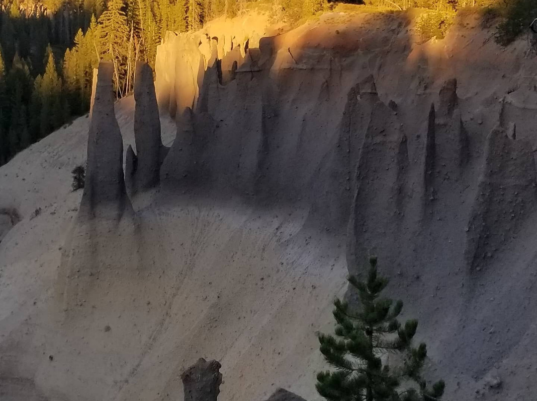 Pinnacles Overlook Hike景点图片