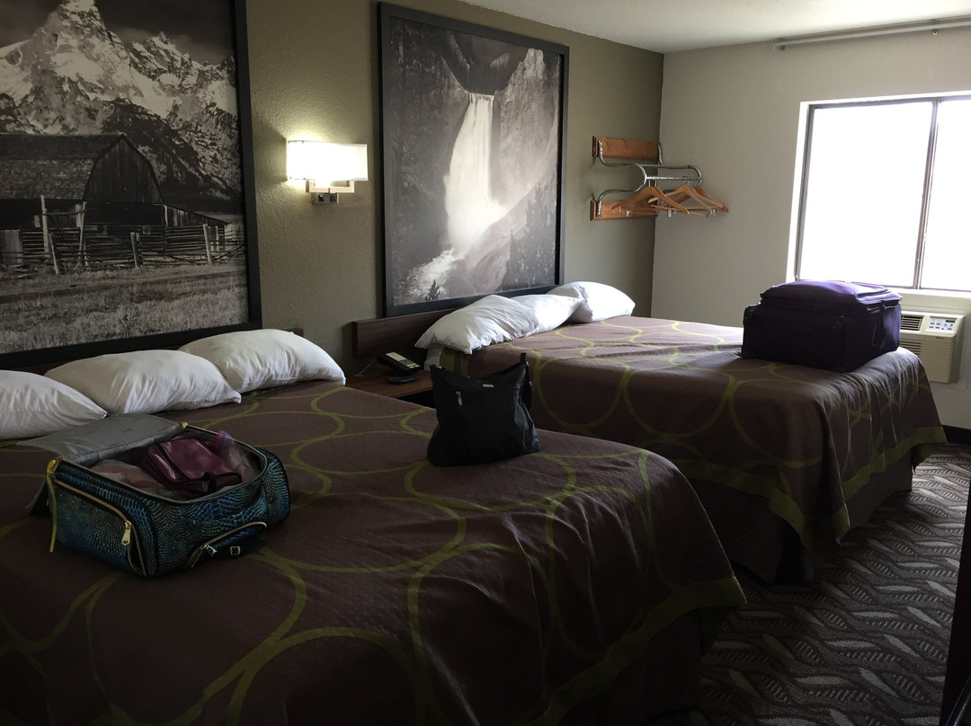 Super 8 by Wyndham Dubois主图