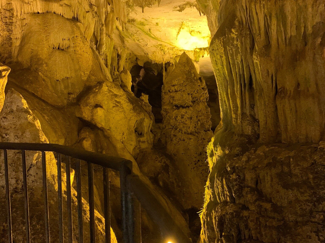 Dupnisa Cave景点图片