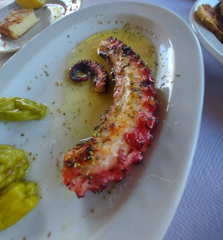 Denis Hotel and Bungalows主图