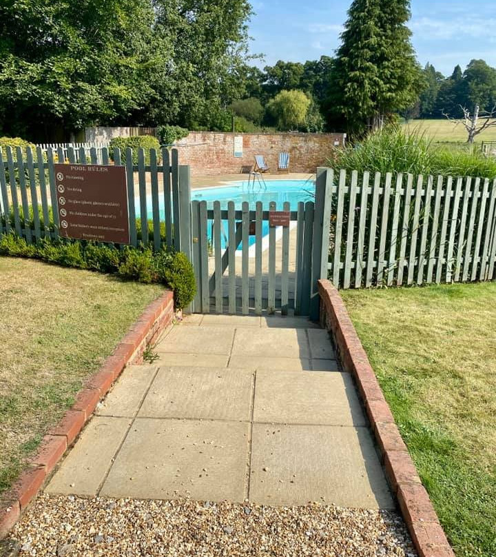 阿可仑伯利庄园酒店主图