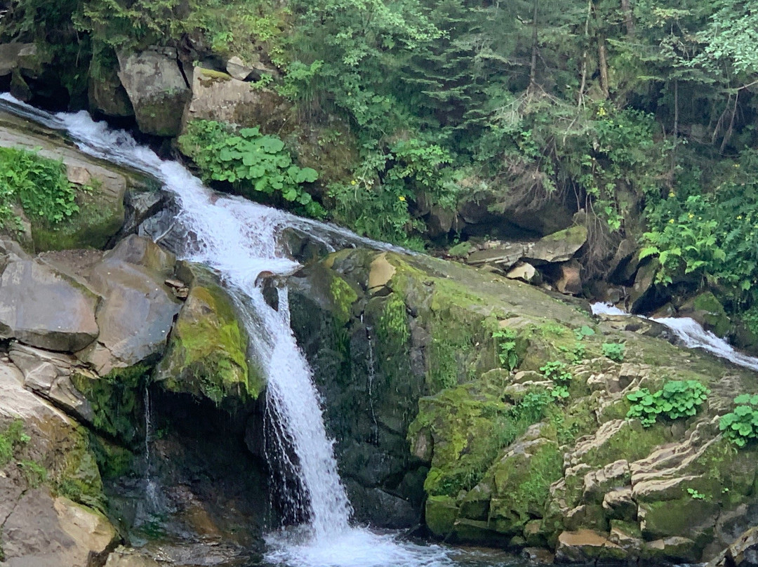 Kamenets Waterfall景点图片