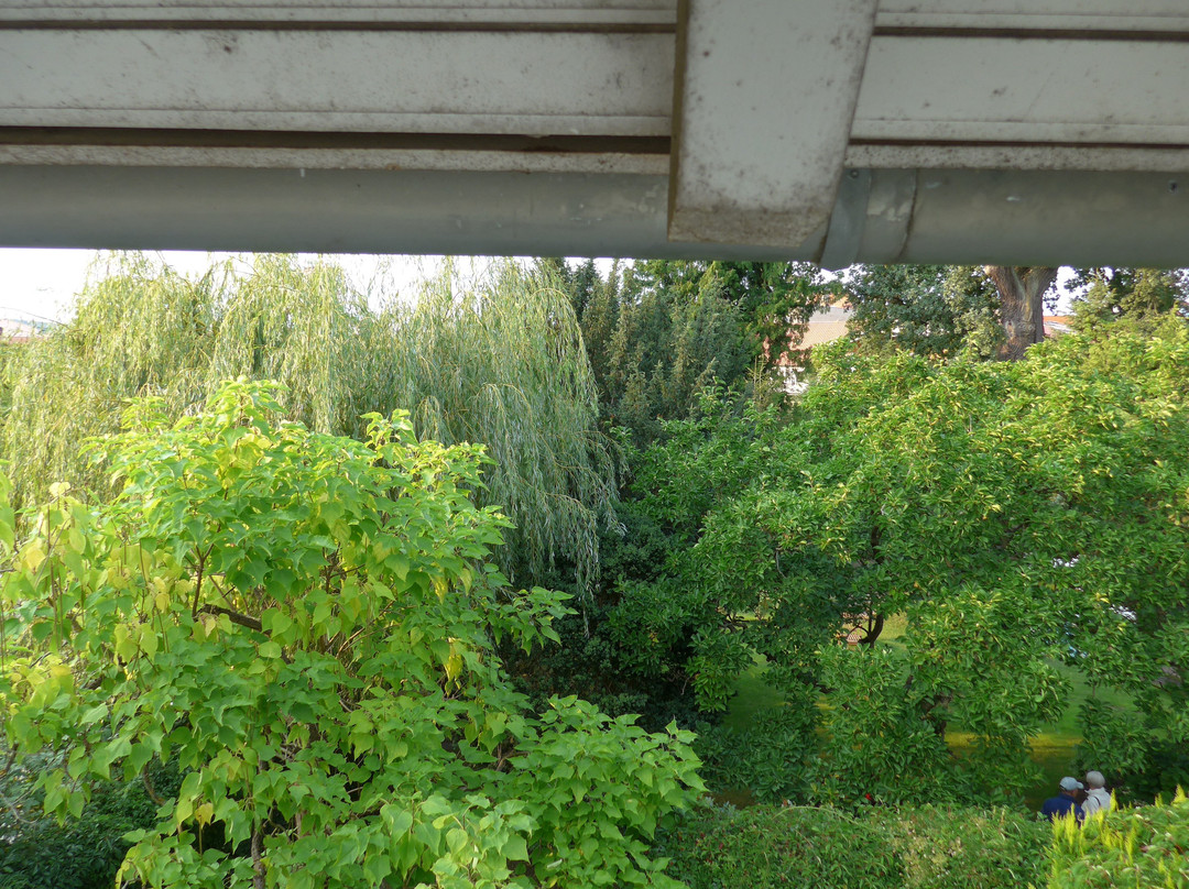 城堡花园酒店主图