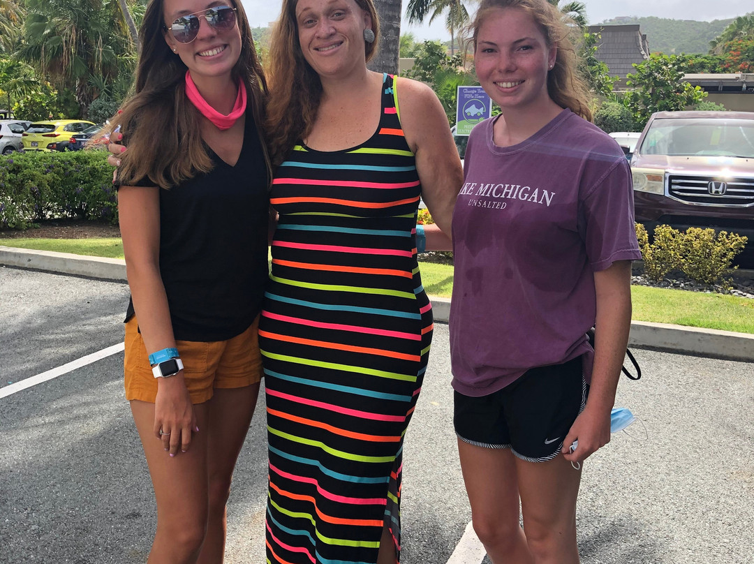 Marley's Taxi Service-圣 托马斯必去景点