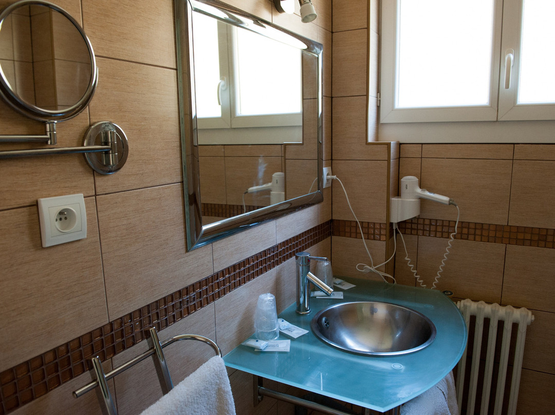 Rive Gauche Hotel Restaurant主图