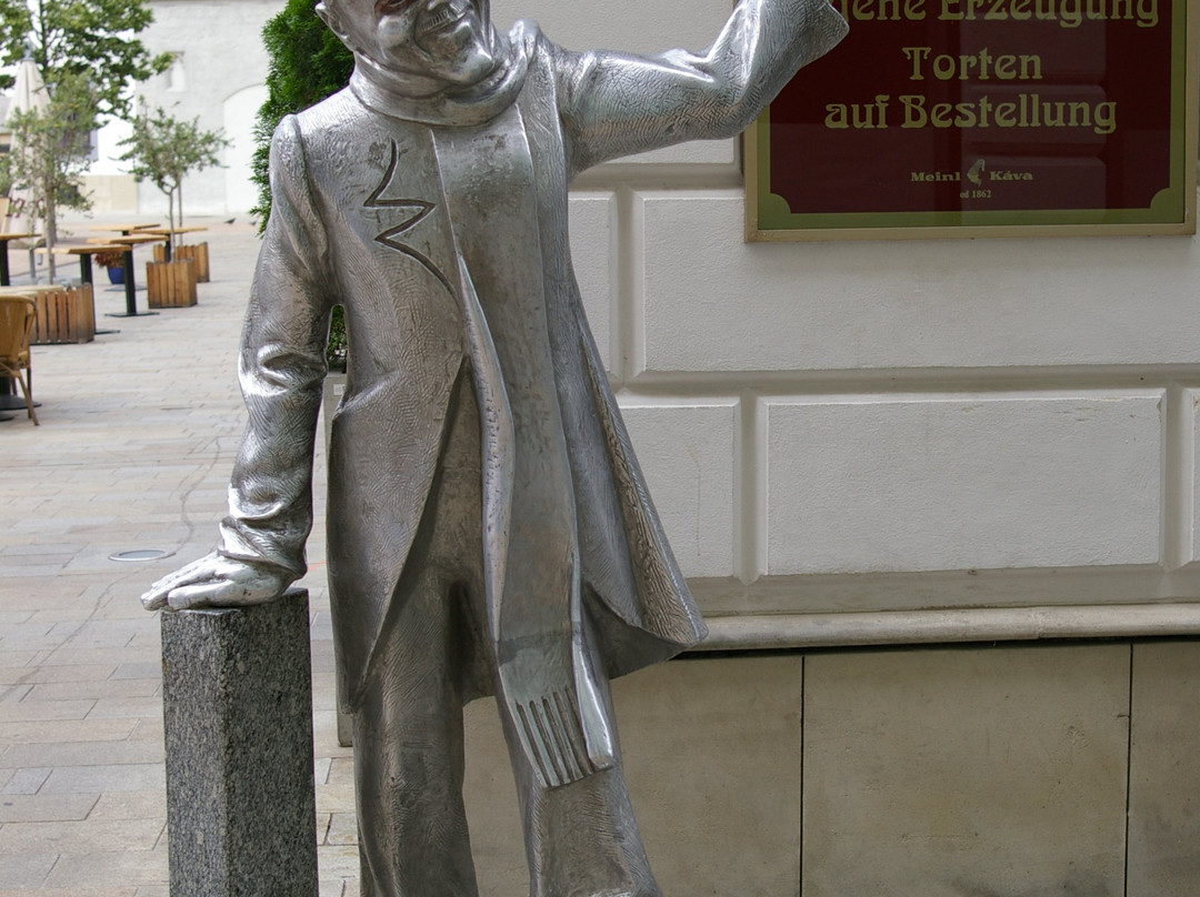 Schone Naci Statue-布拉迪斯拉发必去景点