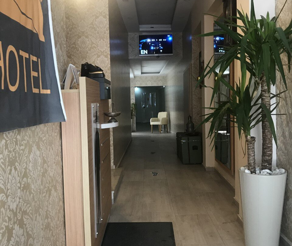 Lord Hotel Cafe & Bistro主图