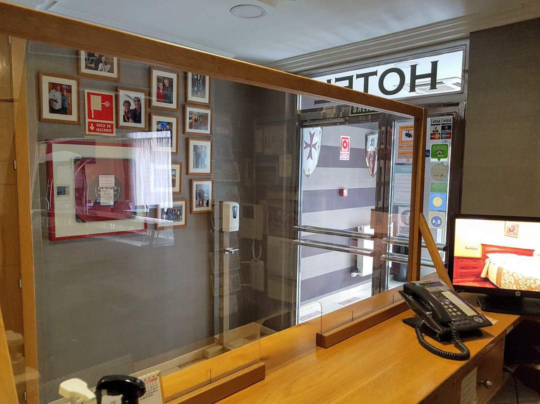 Hotel Reina Isabel主图