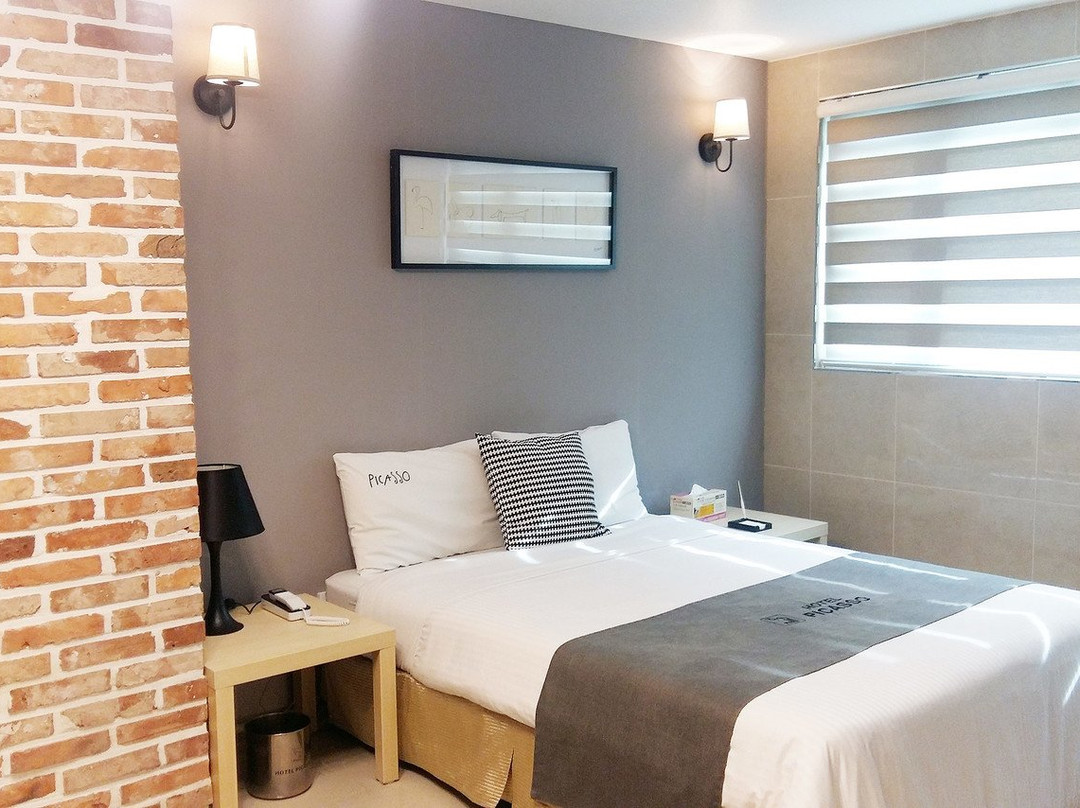 Picasso Hotel主图
