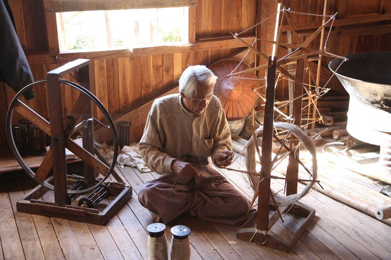 Khit Sunn Yin Lotus, Silk and Cotton Hand Weaving Centre-东枝必去景点