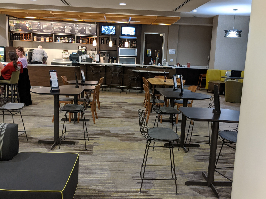 Courtyard by Marriott Charlotte Concord主图