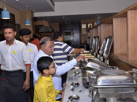 浦那萨亚吉恩瑞斯酒店主图