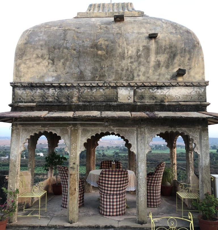 拜恩斯罗加尔堡垒旅馆主图