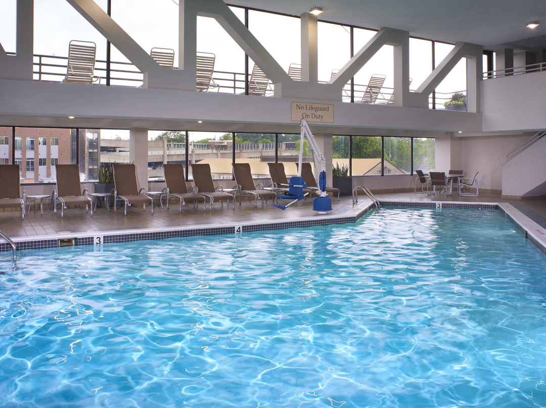 东兰辛大学广场万豪酒店主图