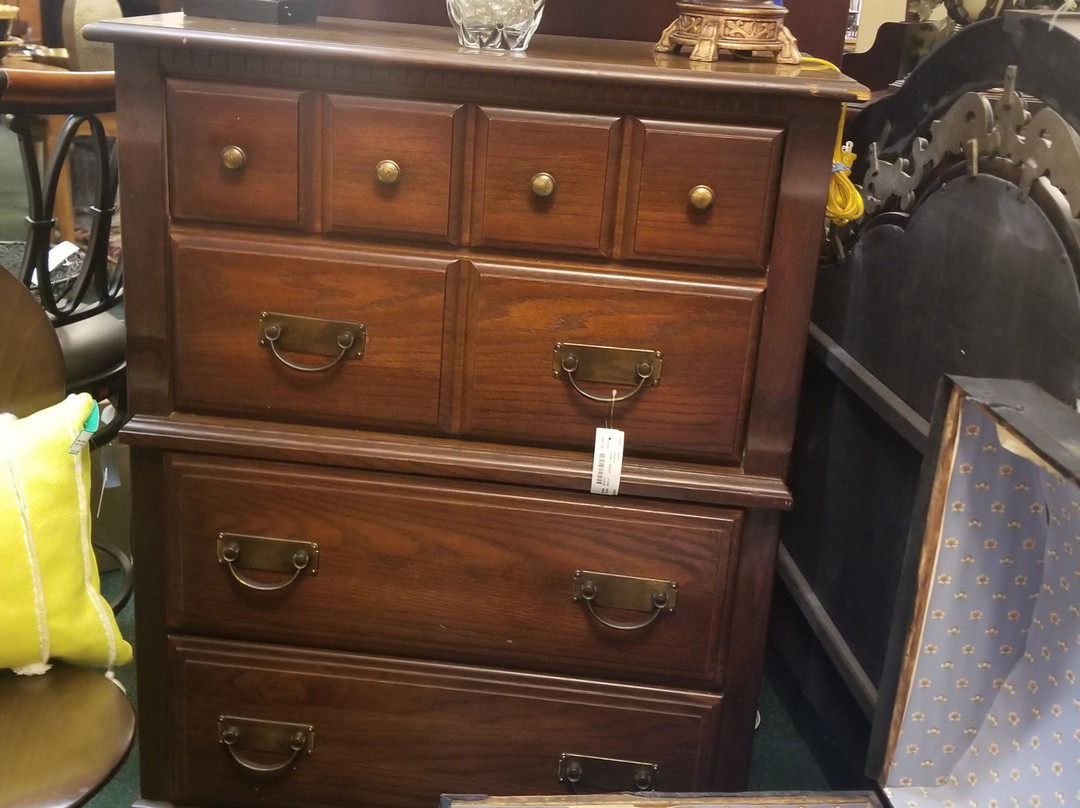 My Sister and Me Upscale Consignment-Fenton必去景点