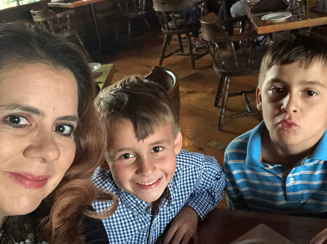 Stout's Island Lodge主图