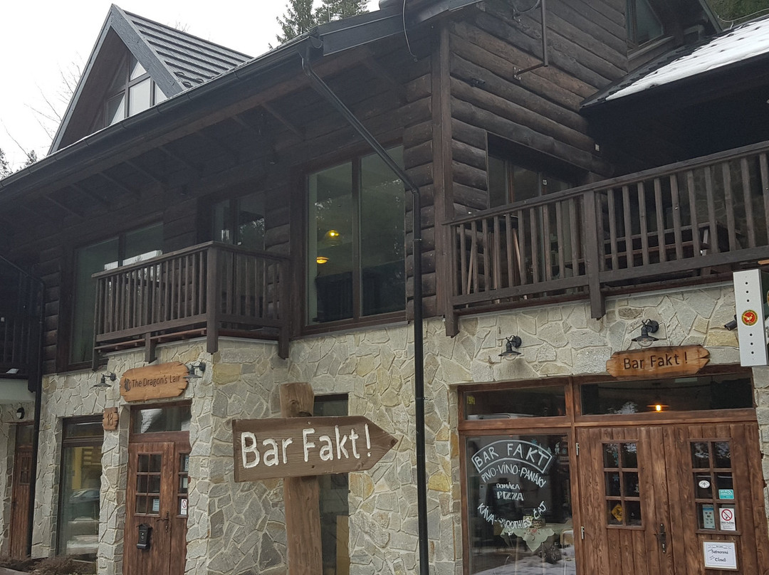 The Dragon's Lair Ski Chalet主图
