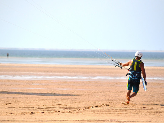 Yougi Kiteboarding-达赫拉必去景点