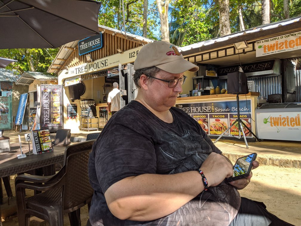 The TREE HOUSE Bar and Grill