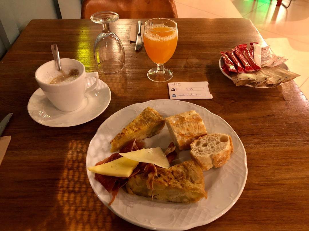 New Hotel Colon主图