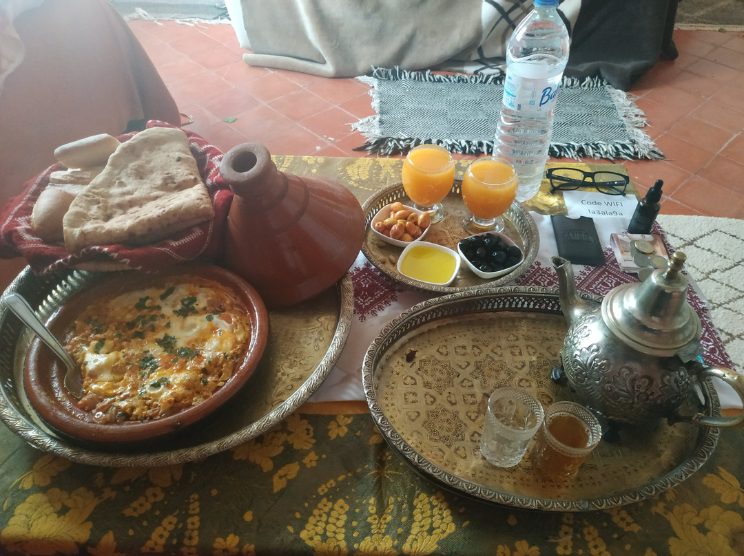 黑玫瑰酒店主图