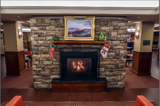 伯灵顿希尔顿恒庭酒店主图