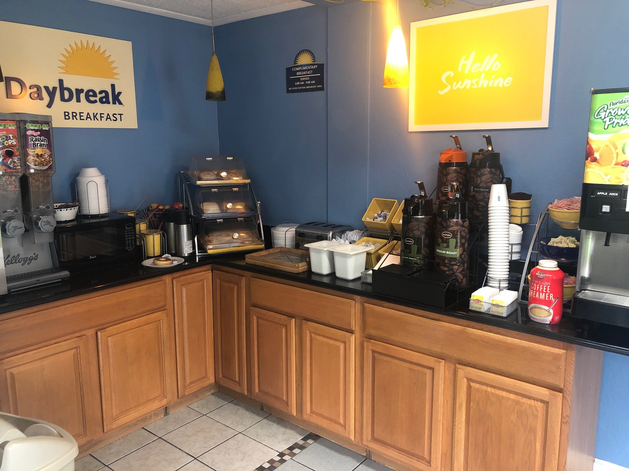 托灵顿戴斯酒店-餐饮