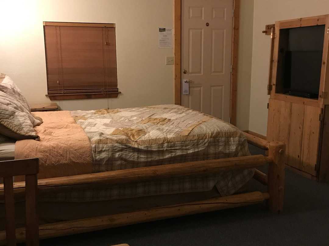 NINE PINES MOTEL主图