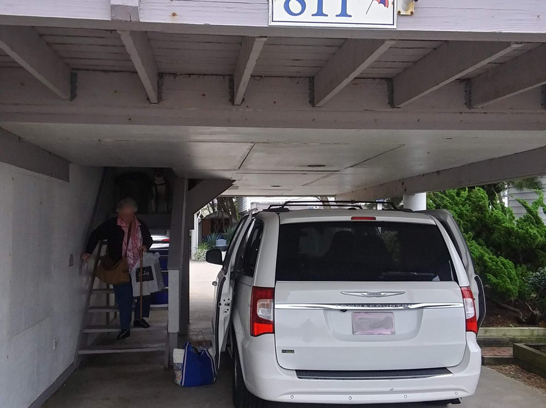 Adams Ocean Front Resort Motel and Villas主图