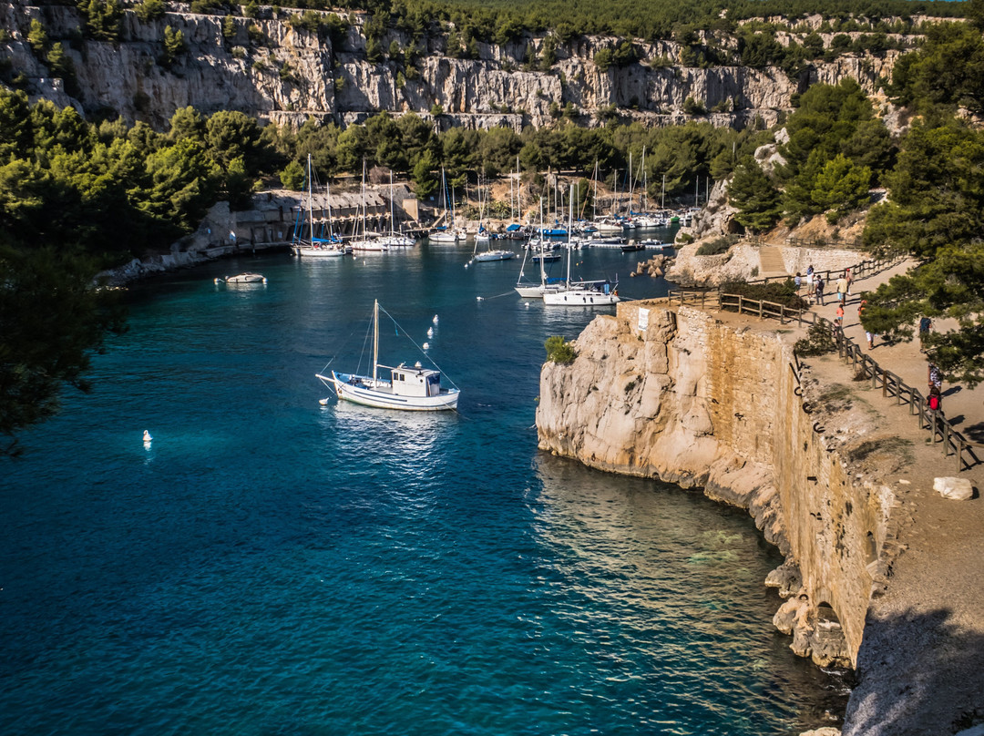 Le petit train touristique de Cassis - by FRANCE Voguette-卡西斯必去景点