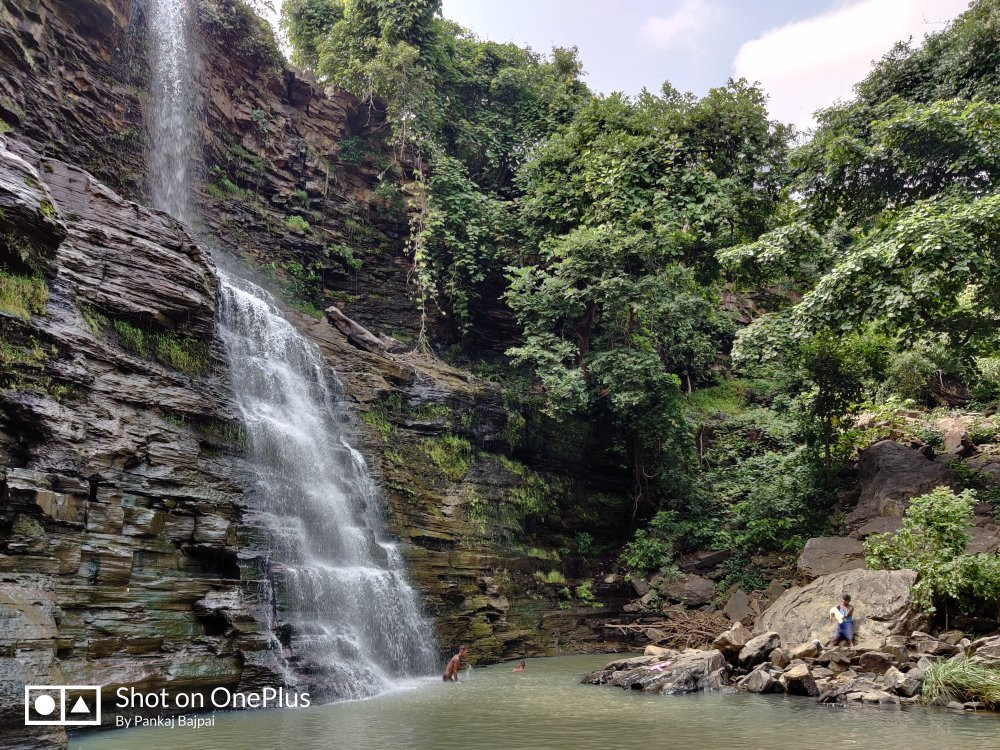 Dhaskund Waterfall景点图片