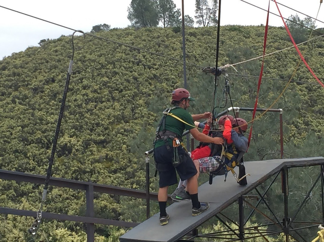 Twin Zip Lines at Moaning Cavern景点图片