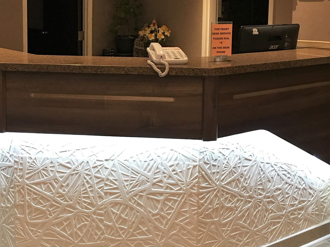 Bay Hill Inns & Suites主图