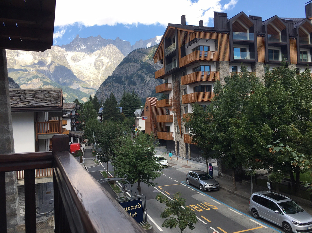 格兰德别墅酒店主图