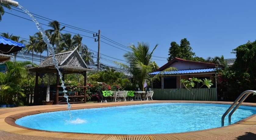 Moon House Bungalows and Restaurant