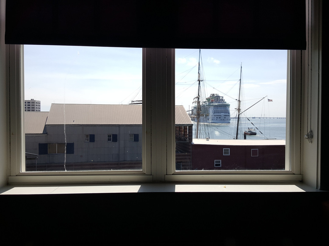 海港码头之家酒店主图