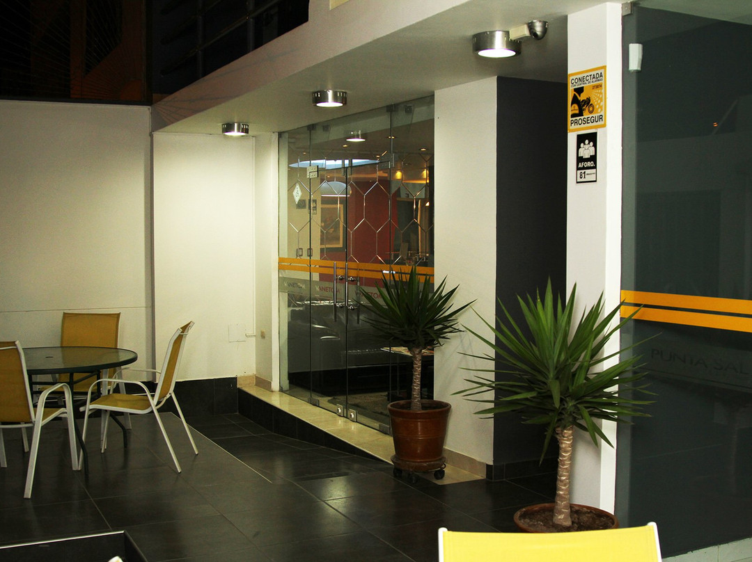 Villa Real Hotel & Suites主图