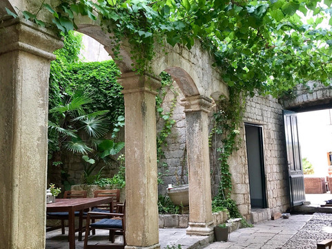 Lambik Lounge-Island of Vis必去景点