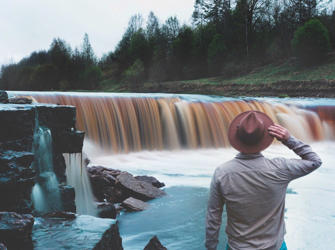 Tosnenskiy Waterfall景点图片