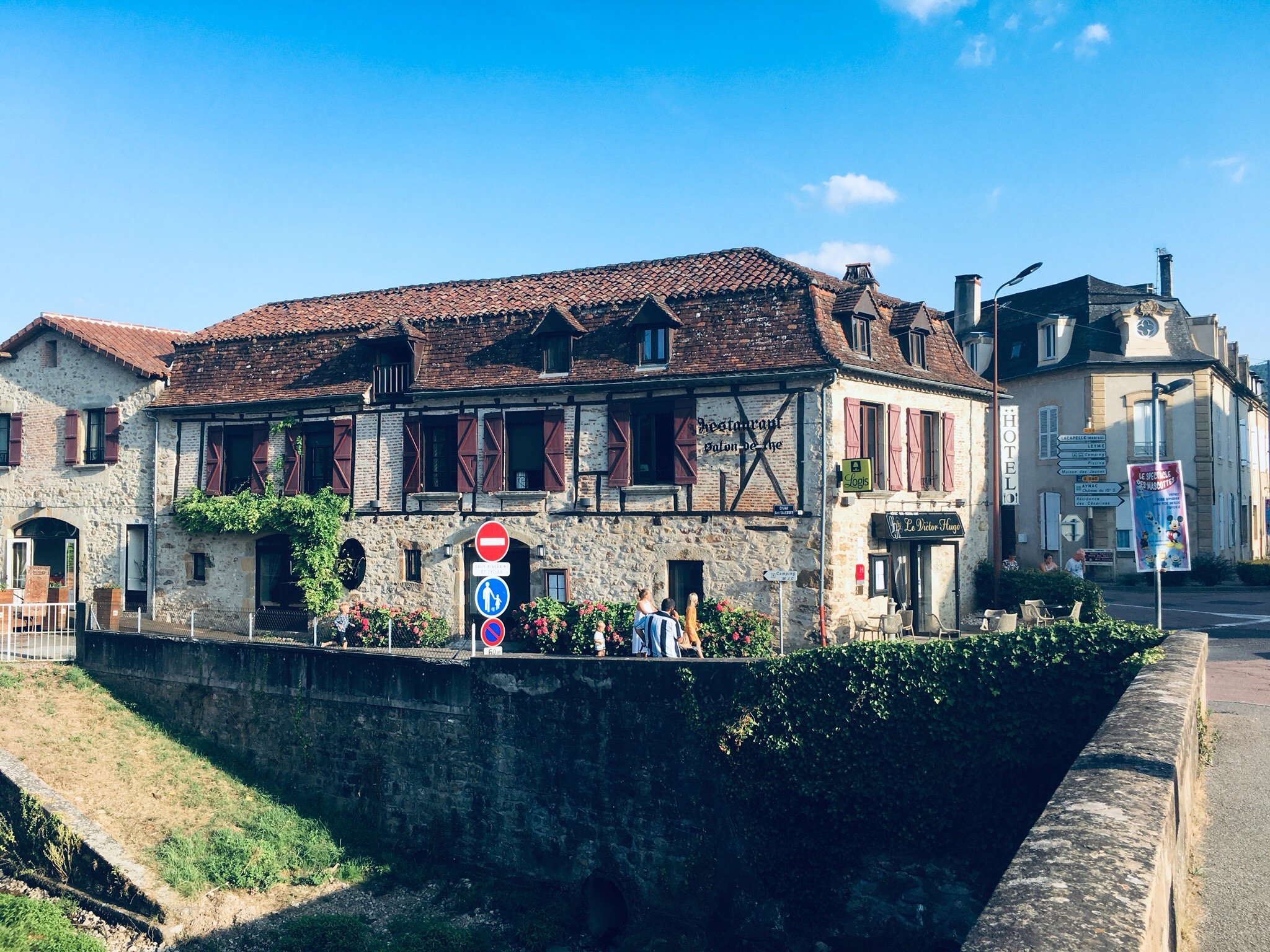 Hotel Restaurant Logis Victor Hugo-官方