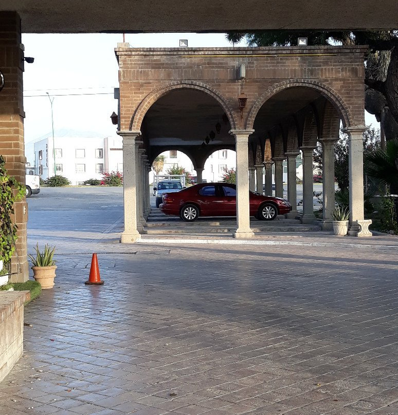 Las Palmas Midway Inn主图