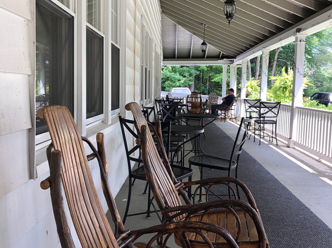 Mountaintop Lodge at Lake Naomi主图