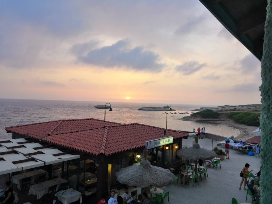 Santa Caterina di Pittinuri酒店住宿-S'archittu B&B