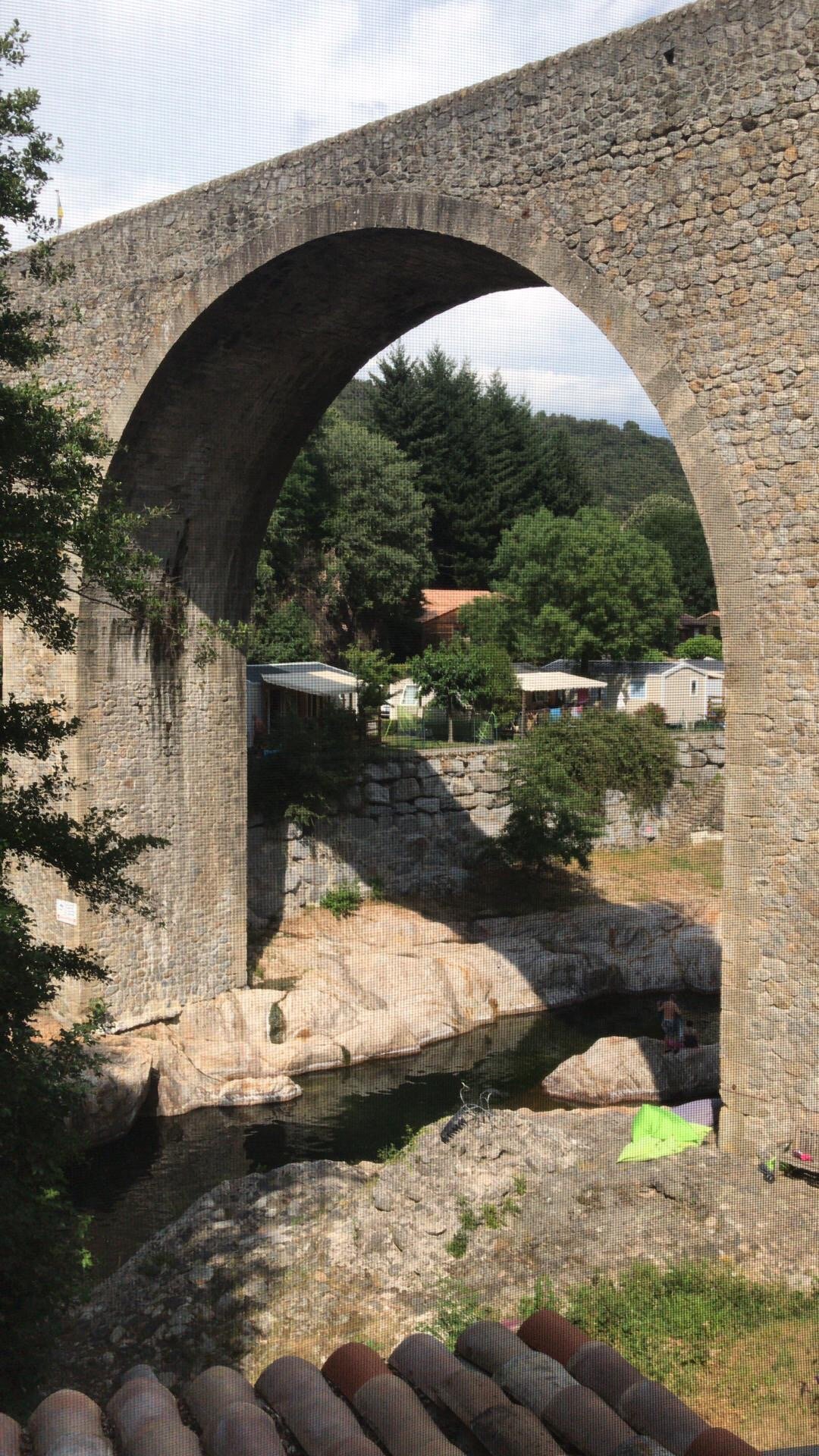 Maison Sous Le Pont-官方