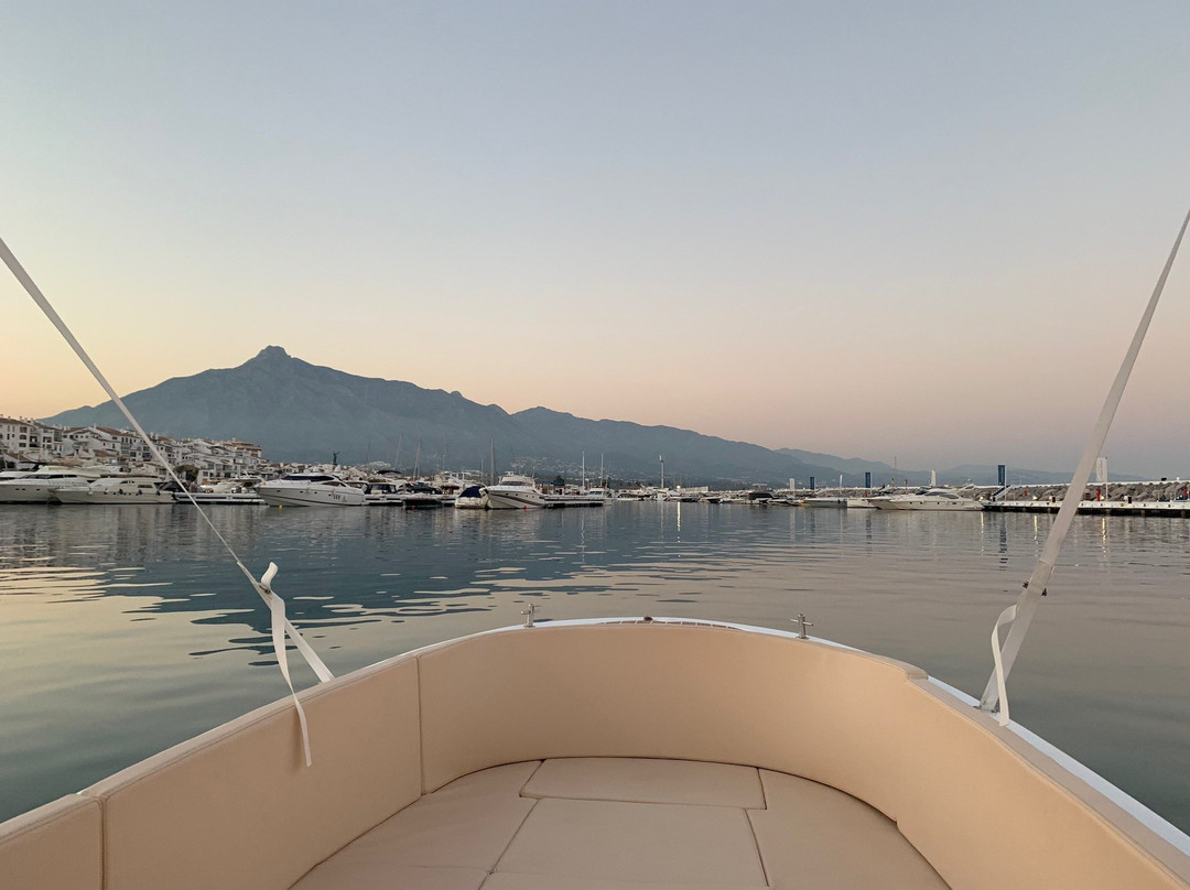 Boat2Go Puerto Banús-巴努斯港必去景点