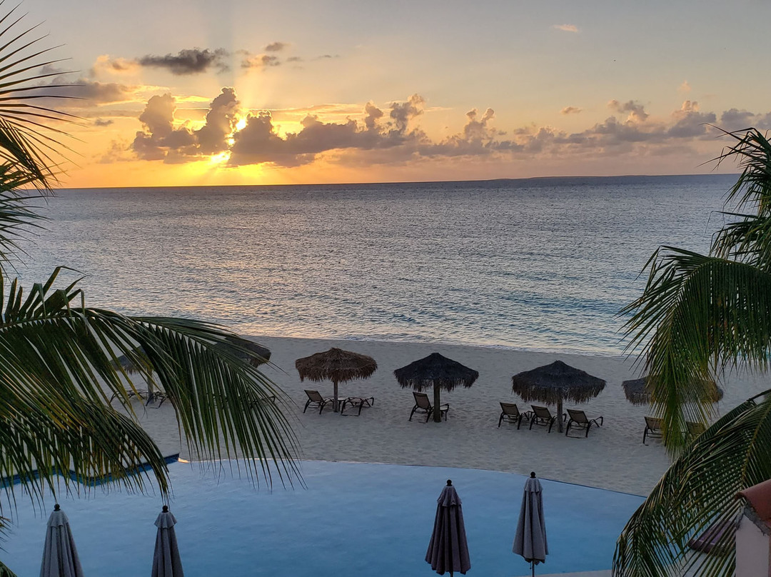 Frangipani Beach Resort主图