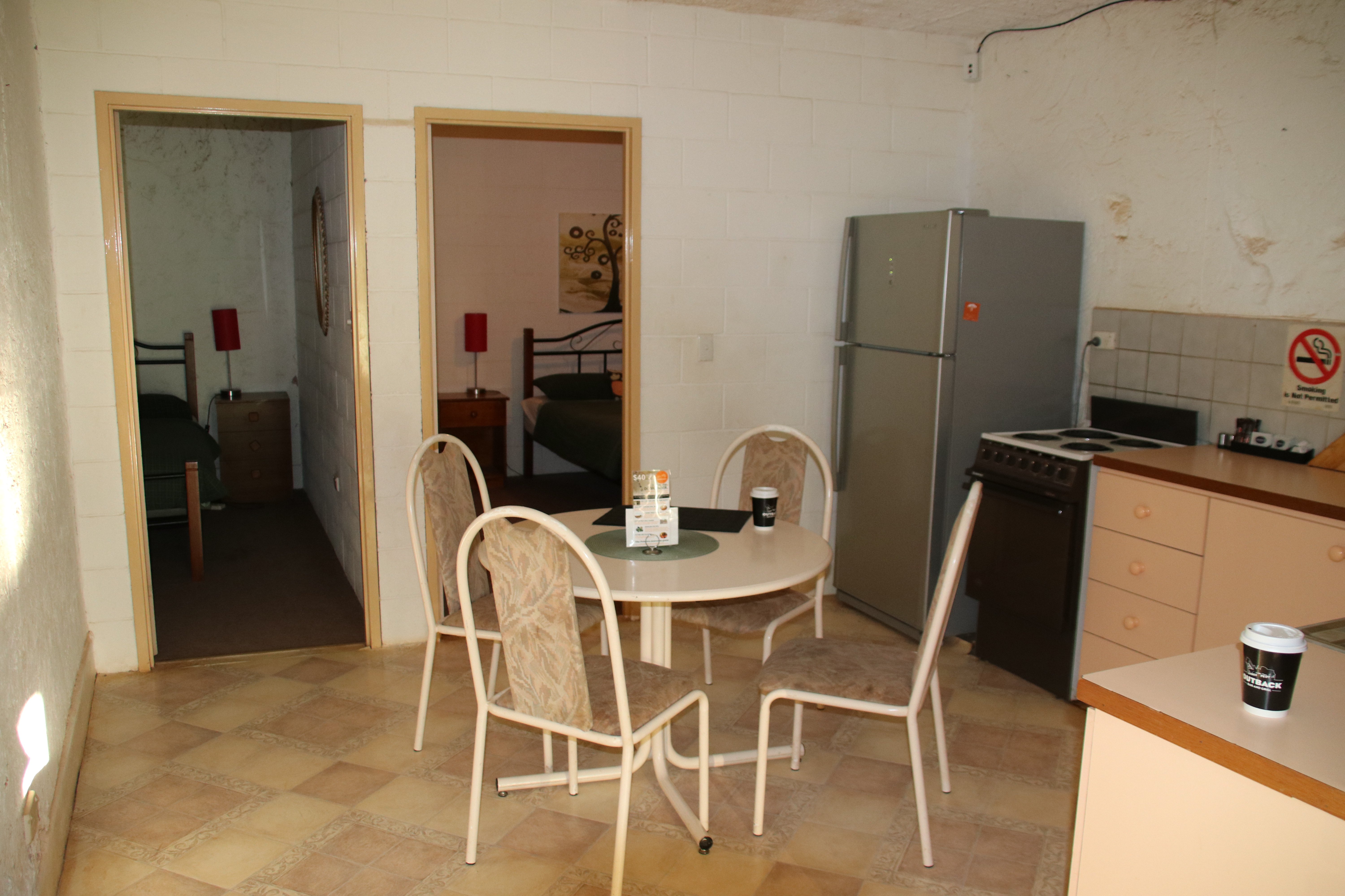 Desert View Apartments-餐饮