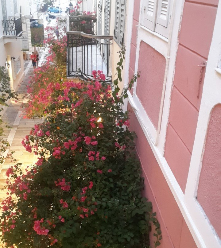 欧墨菲波利酒店主图